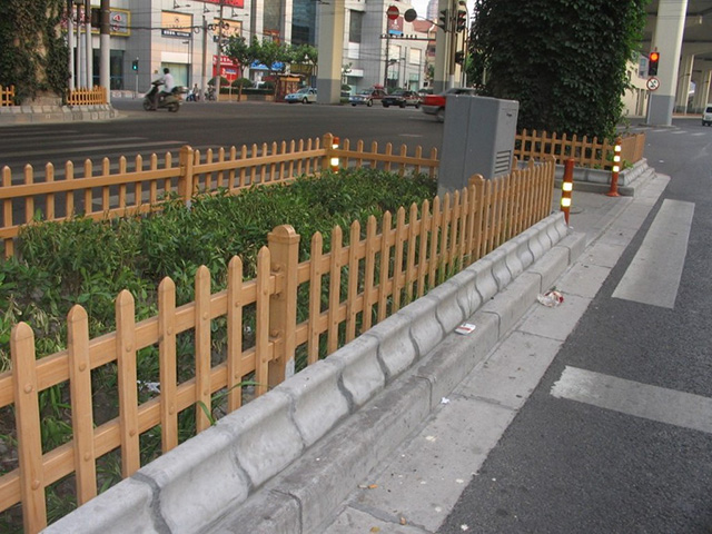 川森承包公路護欄掙錢嗎